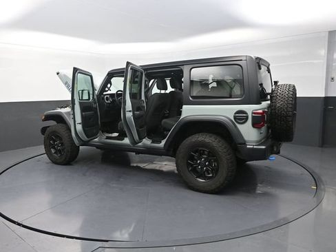 Used 2024 Jeep Wrangler Unlimited AWD/4WD image 34