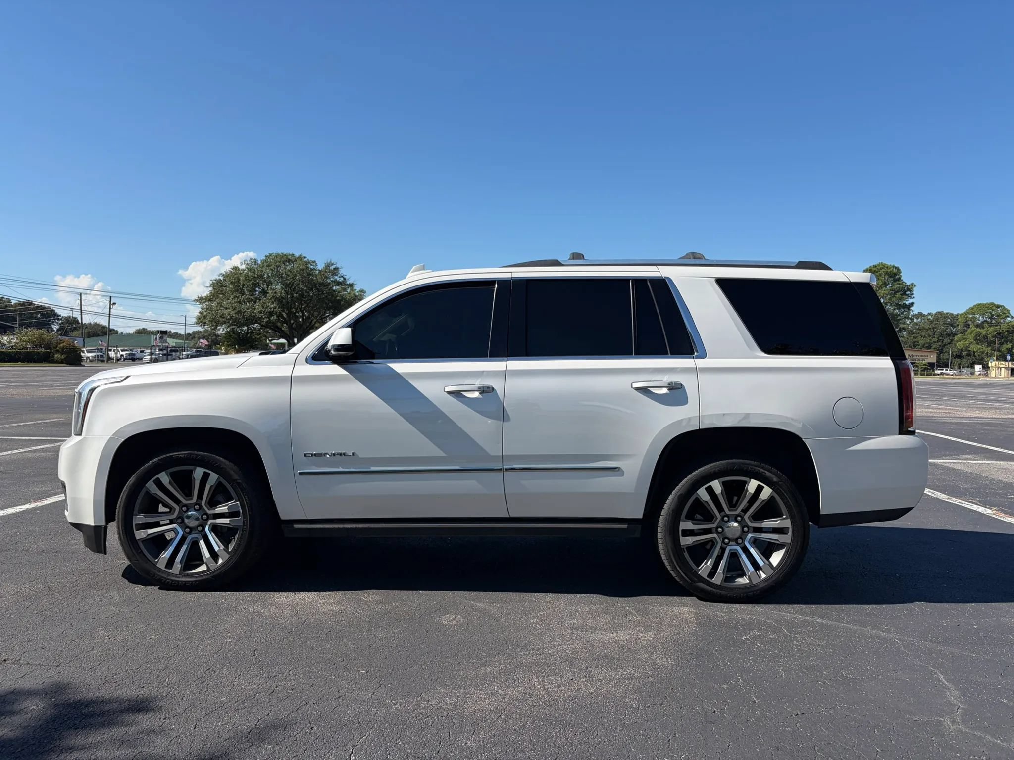 Used 2019 GMC Yukon Denali w/ Denali Ultimate Package RWD image 4