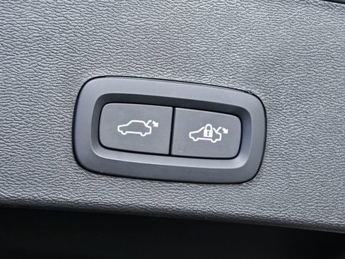 Certified 2025 Volvo XC40 B5 Core image 31