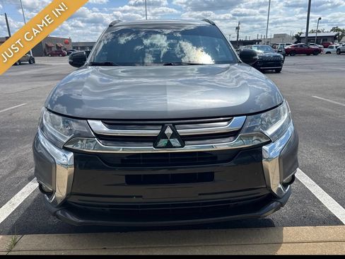 Used 2018 Mitsubishi Outlander LE AWD/4WD image 2