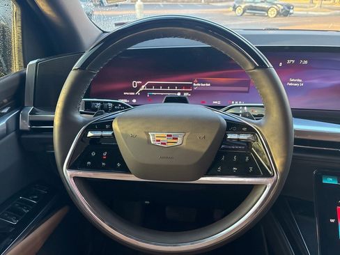 Certified 2025 Cadillac Escalade ESV Premium Luxury image 7