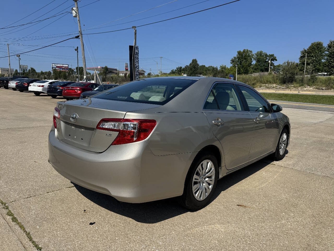 Used 2014 Toyota Camry LE FWD image 7