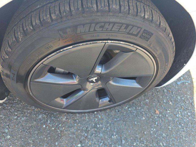Used 2022 Tesla Model 3 Long Range AWD/4WD image 17