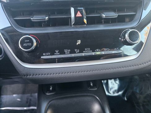 Used 2022 Toyota Corolla XLE image 18