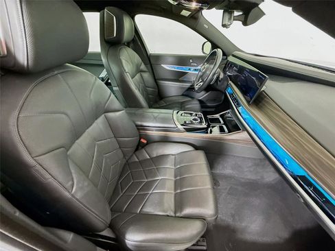 Used 2023 BMW 740i w/ Parking Assistance Package RWD image 23