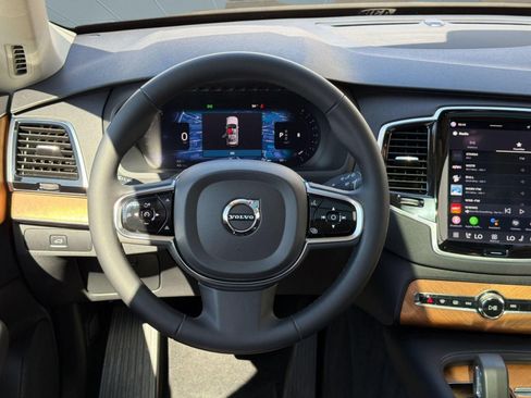 Certified 2023 Volvo XC90 B6 Plus AWD/4WD image 11