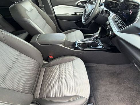 Used 2025 Chevrolet Trax LT FWD image 23