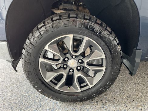 Used 2022 Chevrolet Silverado 1500 LT AWD/4WD image 30