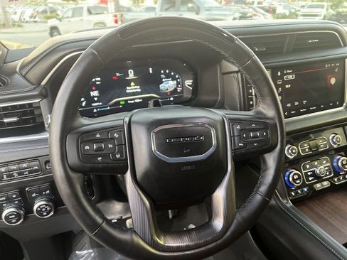 Used 2024 GMC Yukon XL Denali Ultimate image 11