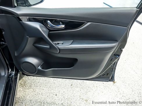 Used 2021 Nissan Rogue Sport SV image 24