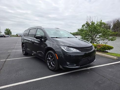 Used 2020 Chrysler Pacifica Touring-L Plus w/ Advanced Safetytec Group FWD image 53