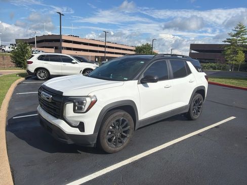 Used 2025 GMC Terrain Elevation w/ Elevation Premium Package AWD/4WD image 5