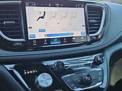 New 2026 Chrysler Pacifica Select FWD image 27
