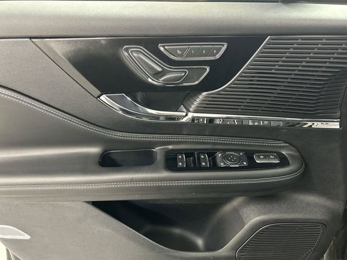 Used 2022 Lincoln Corsair AWD w/ Premium Package image 13