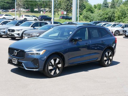 Certified 2024 Volvo XC60 T8 Ultimate w/ Protection Package Premier AWD/4WD image 3