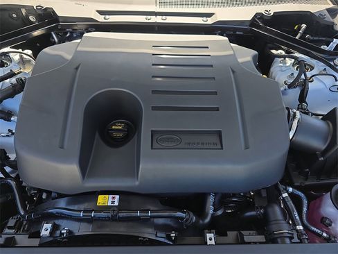 New 2025 Land Rover Defender 130 X-Dynamic SE image 32