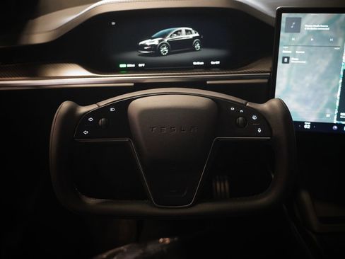 Used 2022 Tesla Model X Plaid image 17