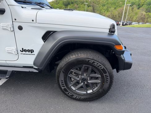 Used 2024 Jeep Wrangler Unlimited Sport AWD/4WD image 12