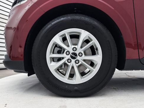 Used 2024 Kia Carnival LX image 15