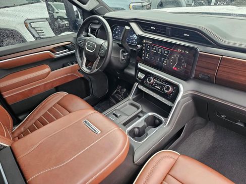 Used 2025 GMC Sierra 2500 Denali Ultimate image 11