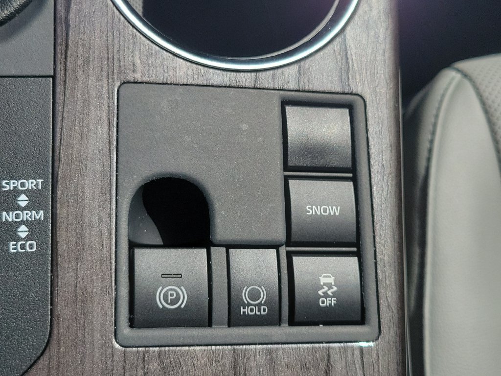 Used 2025 Toyota Highlander Limited FWD image 28
