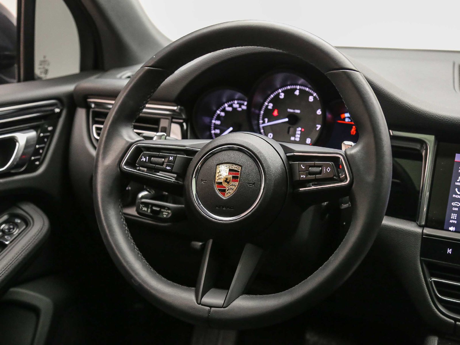 Certified 2025 Porsche Macan S AWD/4WD image 19
