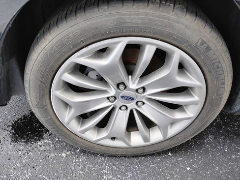 Used 2017 Ford Taurus Limited FWD image 25