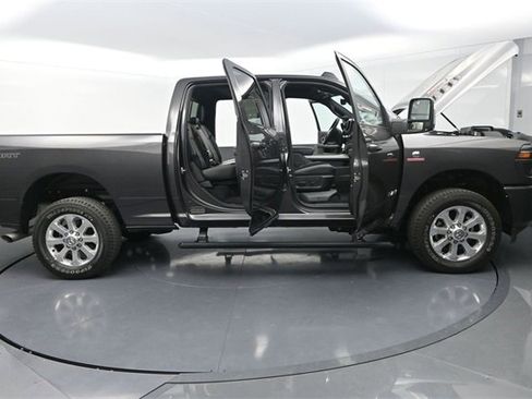 New 2025 RAM 2500 Laramie image 32