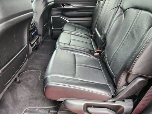 Used 2024 Jeep Wagoneer Series II w/ Flexible Seating Group image 30
