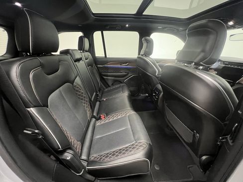 Used 2024 Jeep Grand Cherokee Summit image 8
