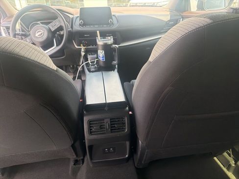 Certified 2023 Nissan Rogue SV FWD image 11