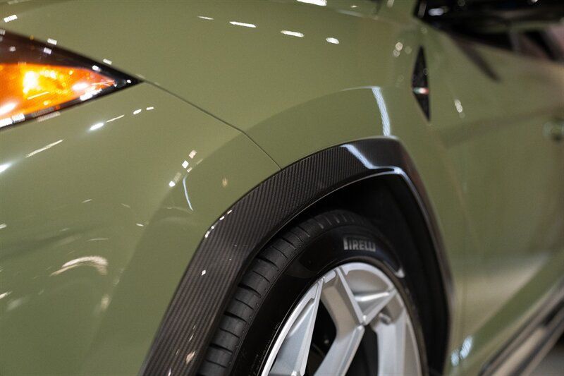Used 2023 Lamborghini Urus Performante AWD/4WD image 30