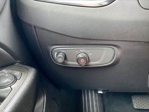Used 2024 Chevrolet Equinox LT FWD image 32