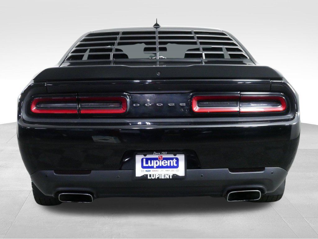 Used 2016 Dodge Challenger R/T Plus RWD image 9