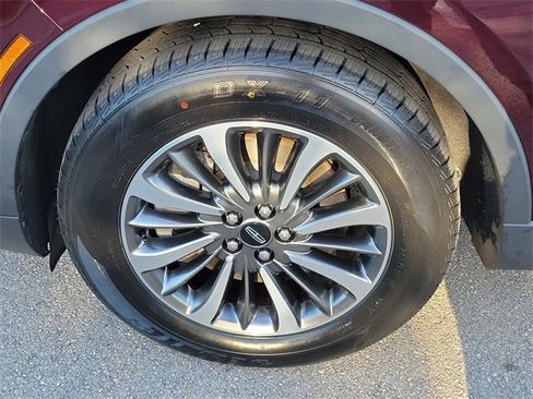 Certified 2022 Lincoln Nautilus FWD w/ Premium Package image 8