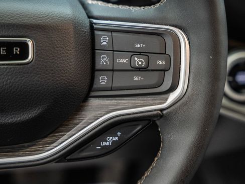 Used 2024 Jeep Wagoneer Series III AWD/4WD image 31