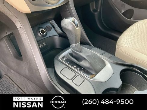 Used 2017 Hyundai Santa Fe SE AWD/4WD image 25