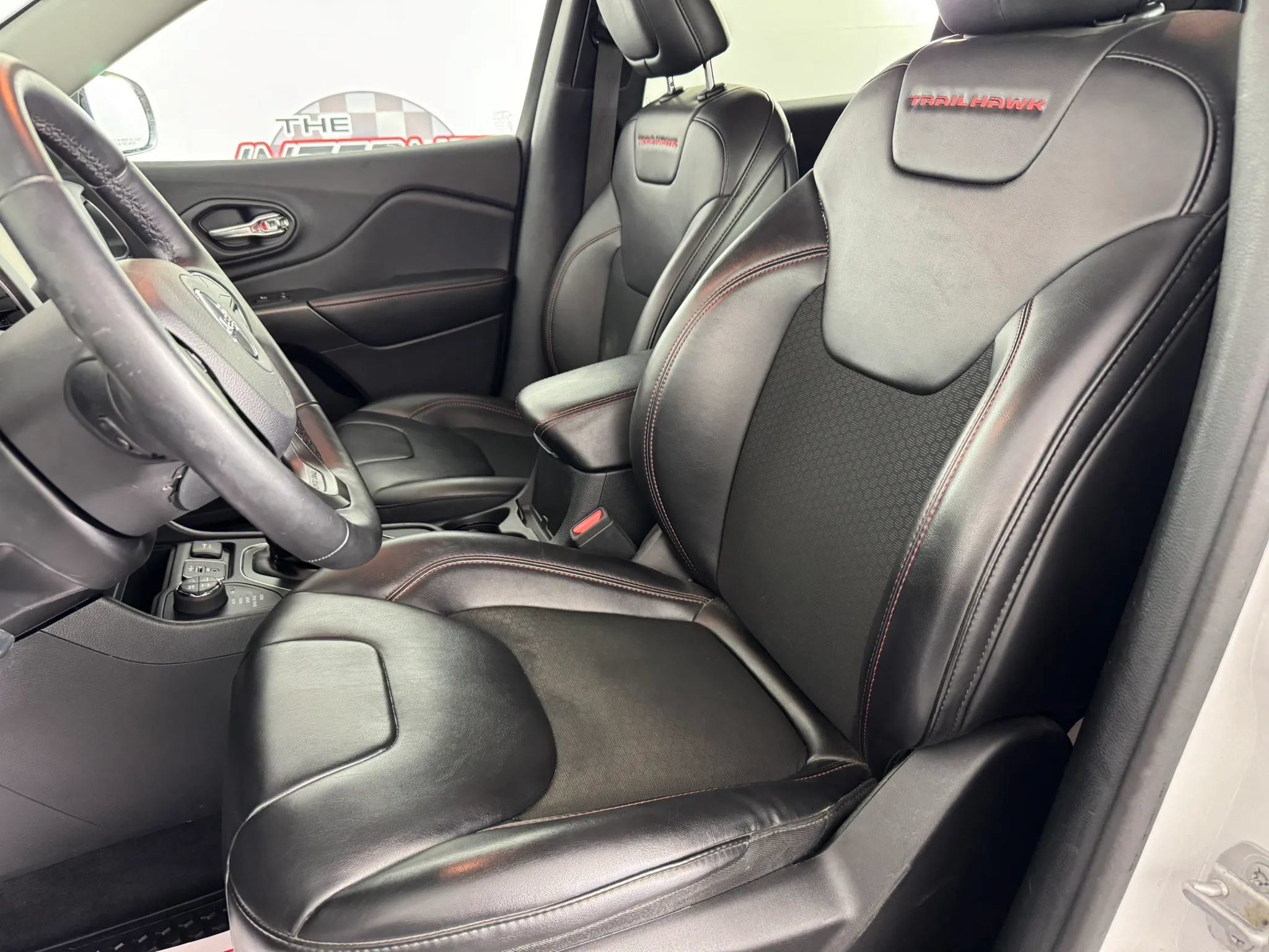 Used 2019 Jeep Cherokee Trailhawk w/ Cold Weather Group AWD/4WD image 31