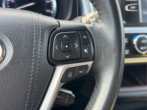 Used 2018 Toyota Highlander XLE AWD/4WD image 22