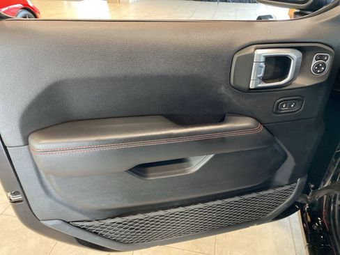 Used 2020 Jeep Wrangler Unlimited Rubicon w/ Dual Top Group image 17