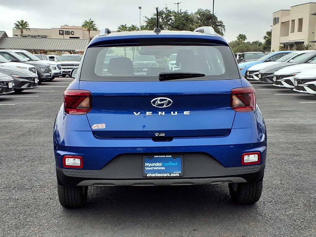 Used 2025 Hyundai Venue Limited FWD image 4