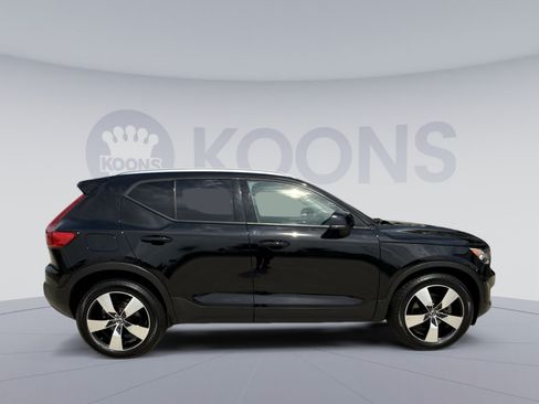 Used 2020 Volvo XC40 T5 Momentum w/ Protection Package Premier AWD/4WD image 8
