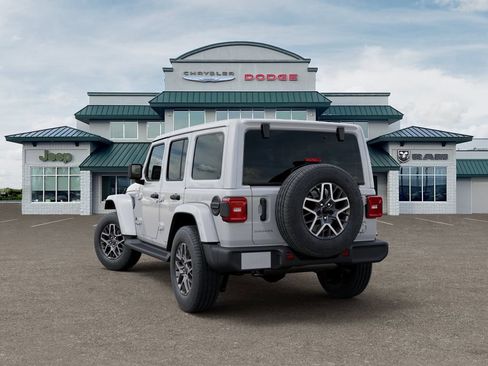 Used 2025 Jeep Wrangler Unlimited Sahara AWD/4WD image 3