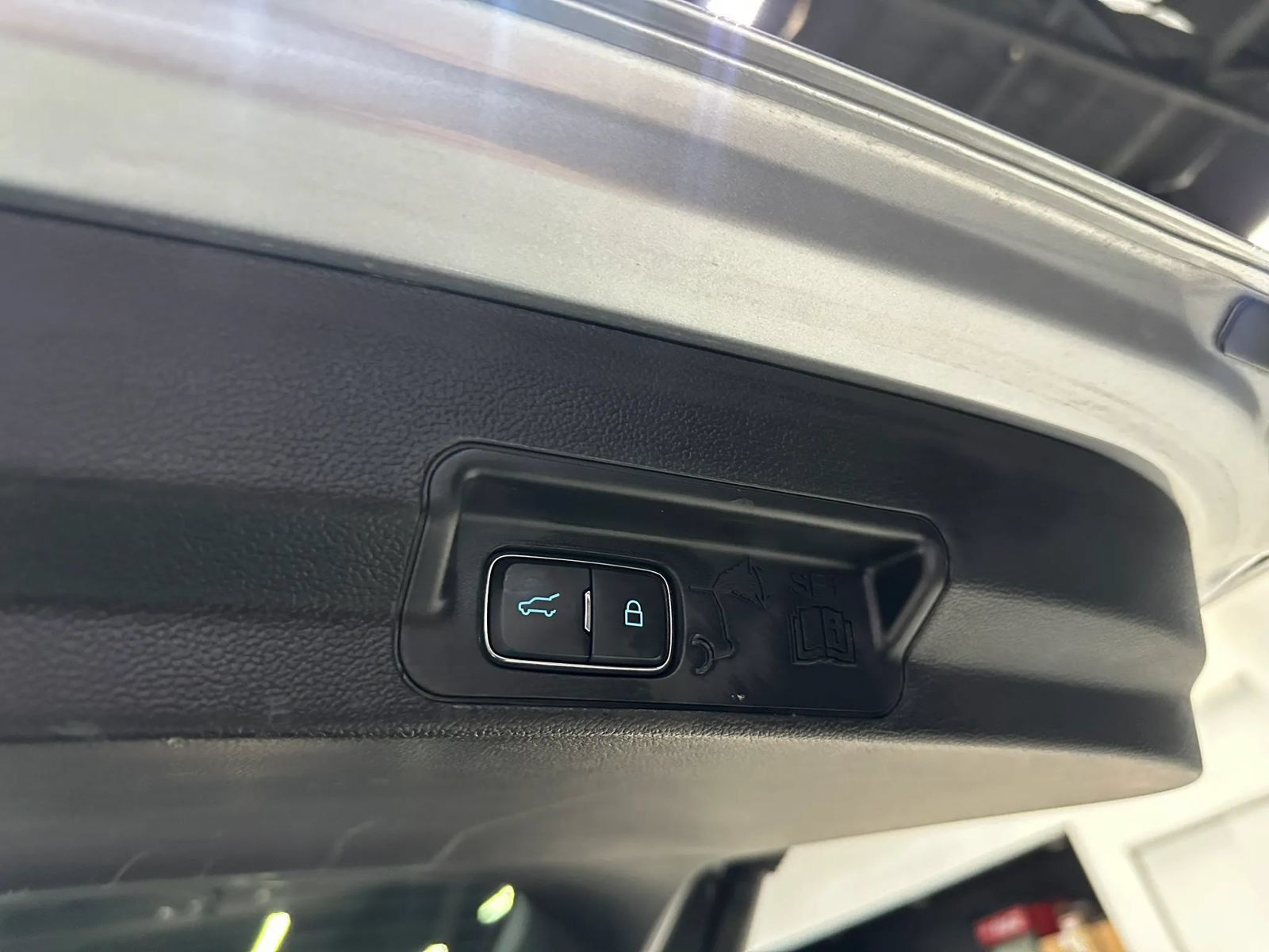 Used 2020 Ford Explorer 4WD w/ Class III Trailer Tow Package image 14