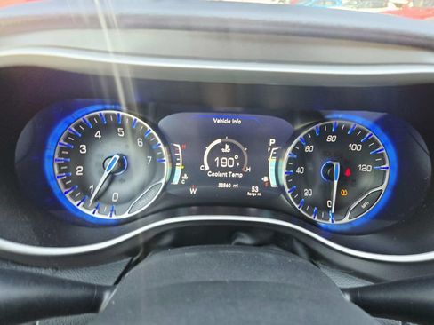 Certified 2024 Chrysler Pacifica Touring-L AWD/4WD image 23