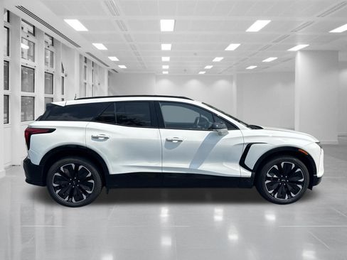 Used 2024 Chevrolet Blazer EV RS RWD image 4