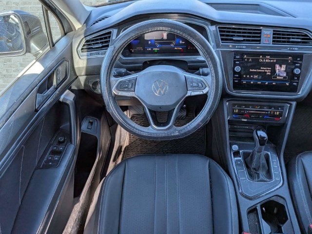 Certified 2023 Volkswagen Tiguan SE FWD image 17