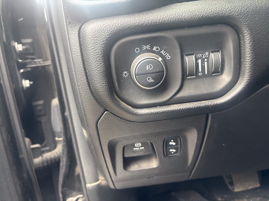 Used 2019 RAM 1500 Laramie AWD/4WD image 12