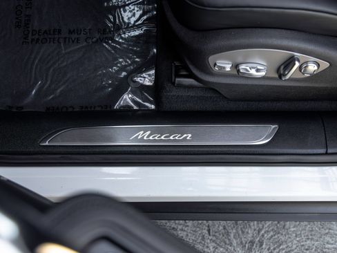 Certified 2026 Porsche Macan AWD/4WD image 26