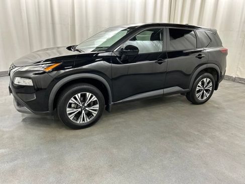 Used 2023 Nissan Rogue SV FWD image 2